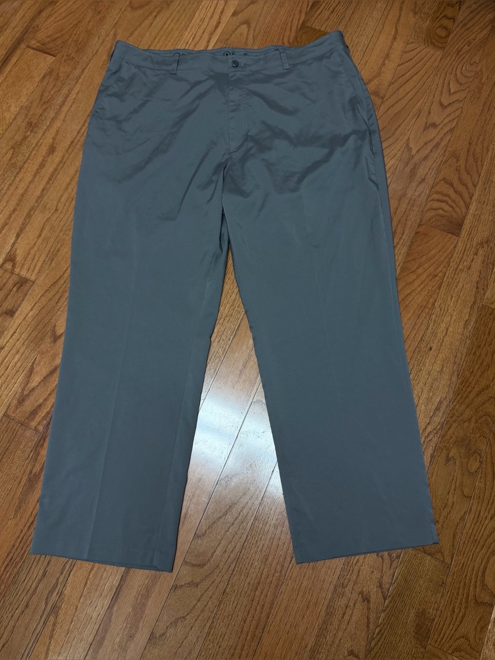 PGA Tour Men’s Asphalt Gray Flat Front Golf Pants Size 44x30 (measures 44x29)
